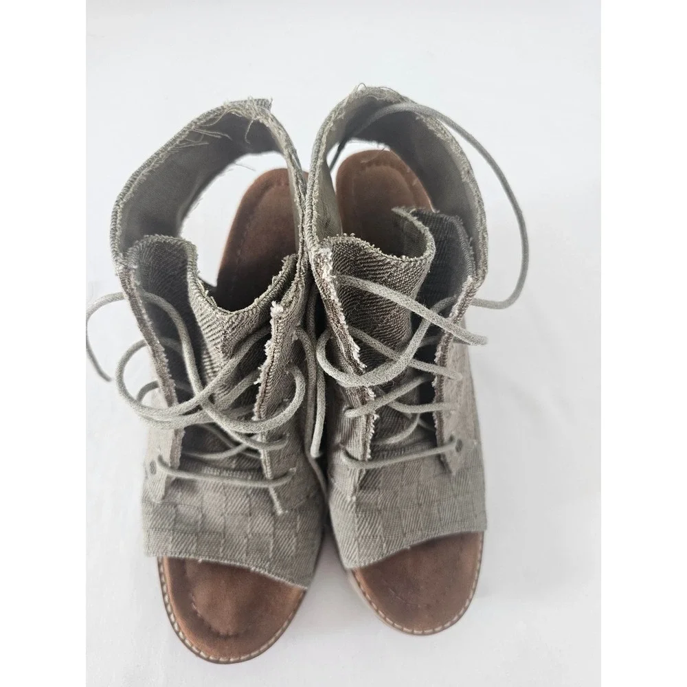 Boho Bearpaw Wedge Sandal Booties Womens 8 Olive Green Lace Up Open Toe Studded